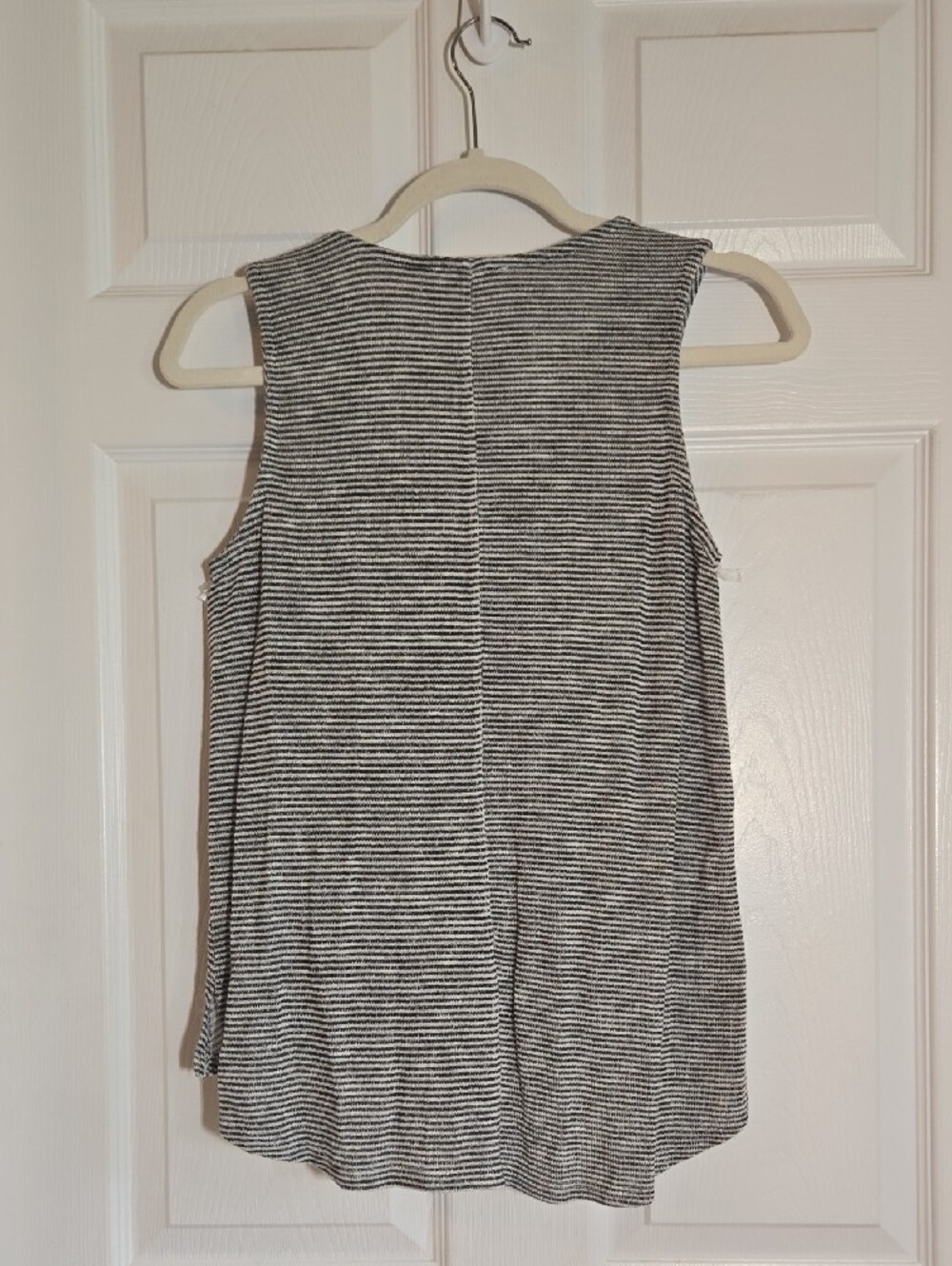 Olive & Oak Black and White Striped Tie-Hem Tank Size Medium - Picture 8 of 8
